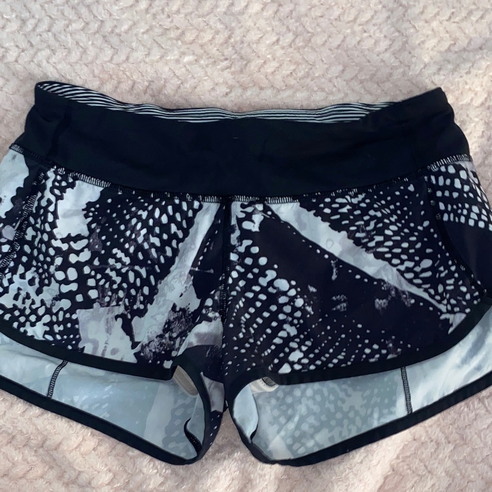 lululemon black and white shorts